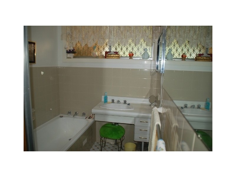 27  White street, Bathurst NSW 2795