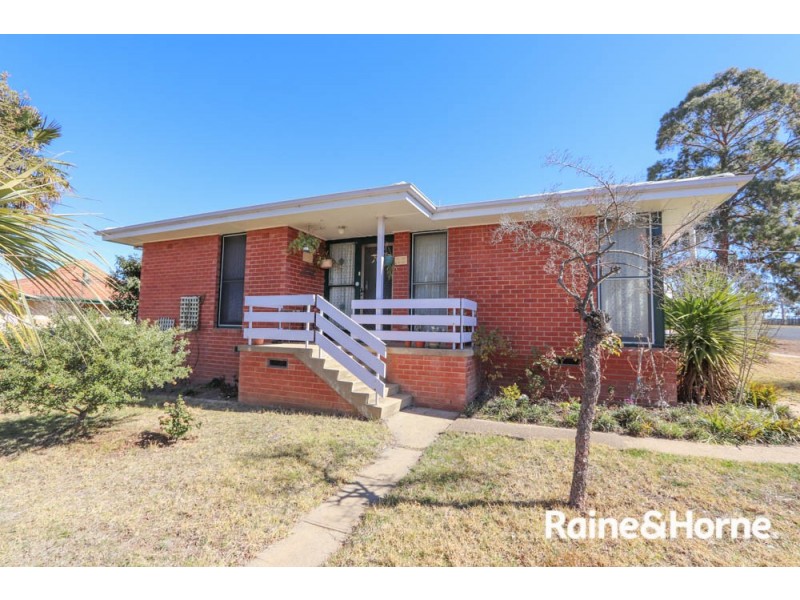 15 Currawong Street, South Bathurst NSW 2795