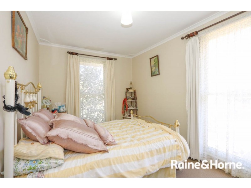 15 Currawong Street, South Bathurst NSW 2795