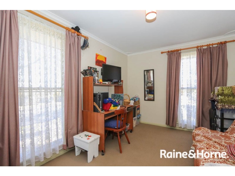 15 Currawong Street, South Bathurst NSW 2795