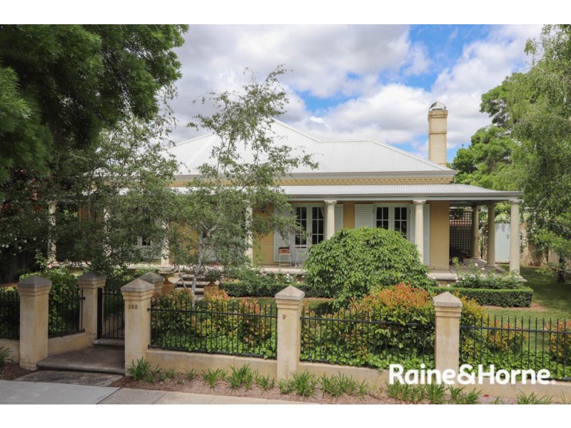 260 Russell Street, Bathurst NSW 2795