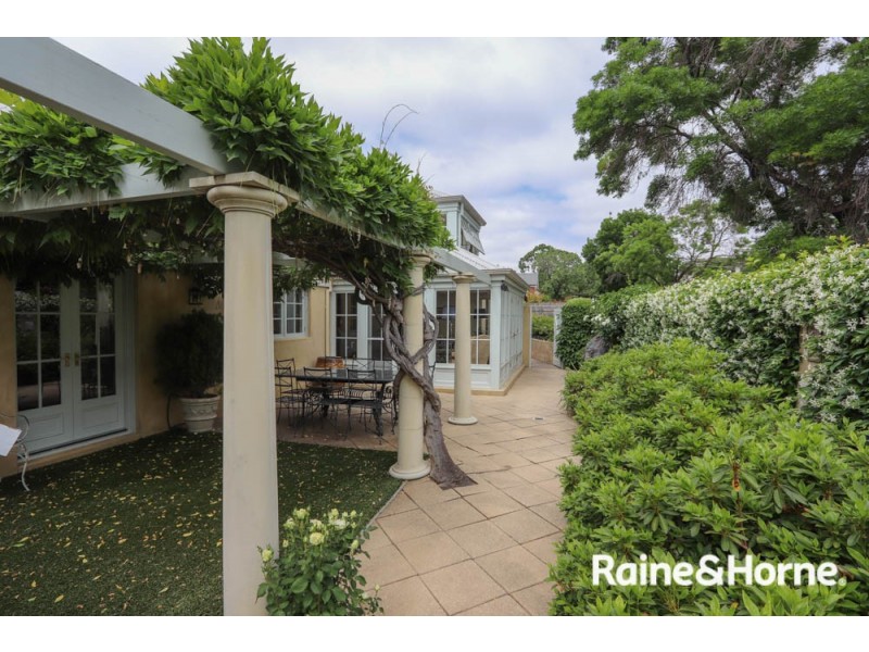 260 Russell Street, Bathurst NSW 2795