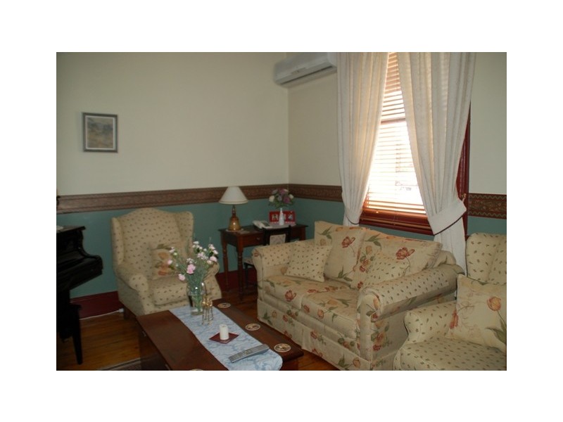 90 Russell, Bathurst NSW 2795