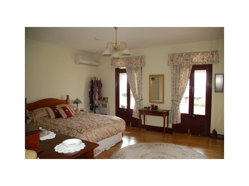 90 Russell, Bathurst NSW 2795