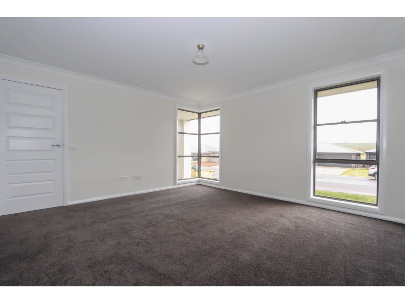 55 Emerald Drive, Bathurst NSW 2795