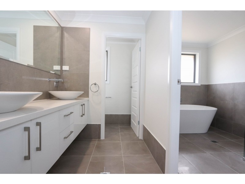 55 Emerald Drive, Bathurst NSW 2795