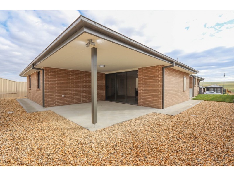 55 Emerald Drive, Bathurst NSW 2795