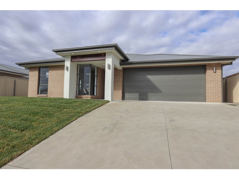 55 Emerald Drive, Bathurst NSW 2795