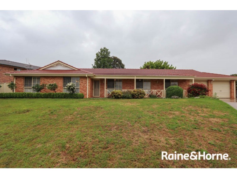 17 Polona Street, Blayney NSW 2799