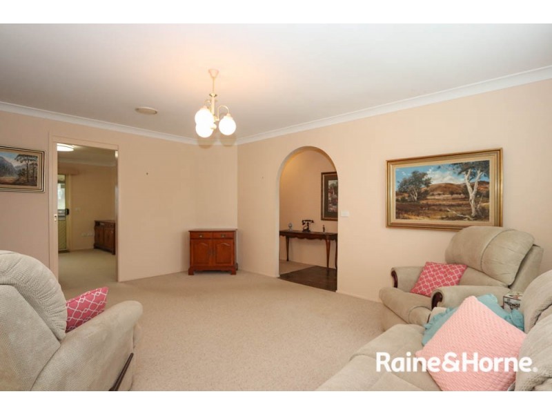 17 Polona Street, Blayney NSW 2799