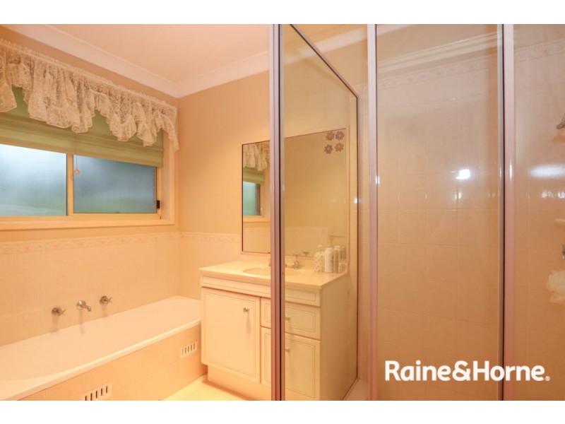 17 Polona Street, Blayney NSW 2799