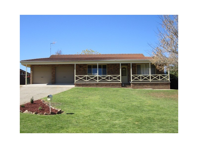 18 Sloman  Crt, Kelso NSW 2795