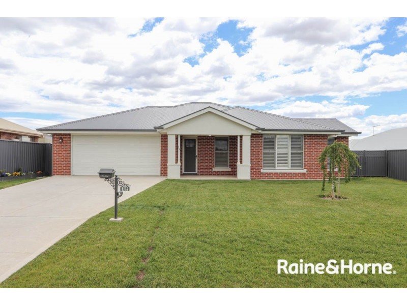 19 Lew Avenue, Eglinton NSW 2795