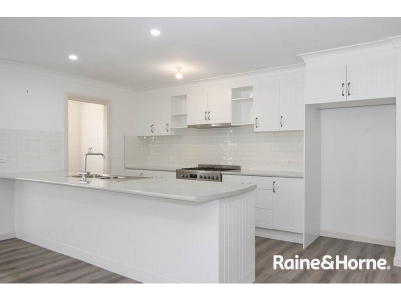 19 Lew Avenue, Eglinton NSW 2795