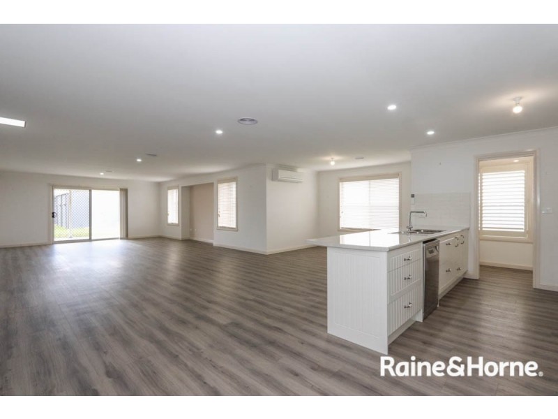 19 Lew Avenue, Eglinton NSW 2795