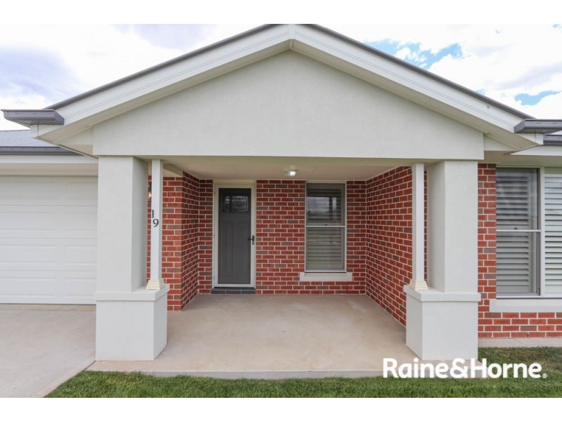 19 Lew Avenue, Eglinton NSW 2795