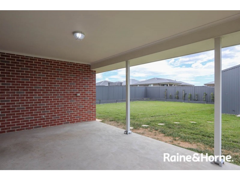 19 Lew Avenue, Eglinton NSW 2795