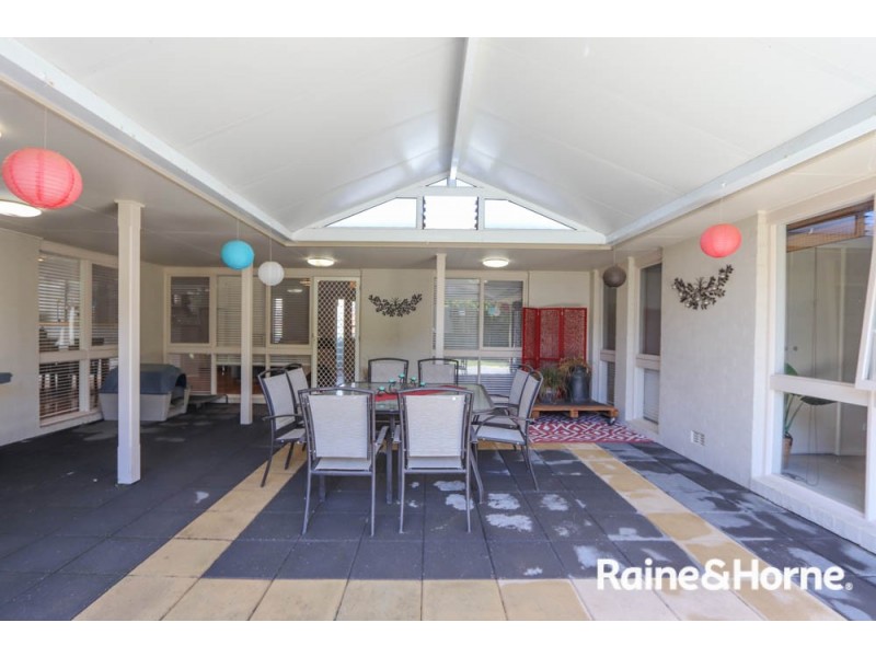 2 Northcott Drive, West Bathurst NSW 2795
