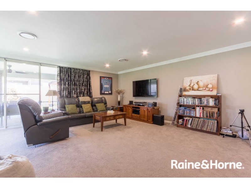 10 Mendel Drive, Kelso NSW 2795