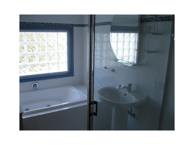 60 Fish Parade, Bathurst NSW 2795