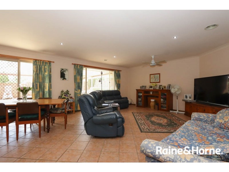 2 Maple Close, Kelso NSW 2795