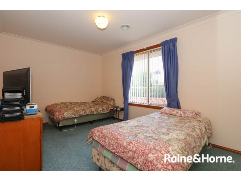 2 Maple Close, Kelso NSW 2795