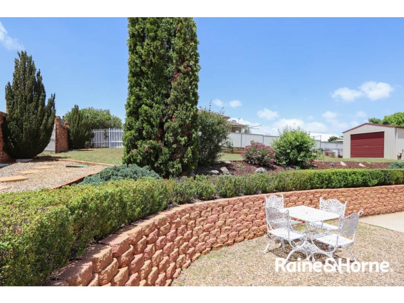 2 Maple Close, Kelso NSW 2795