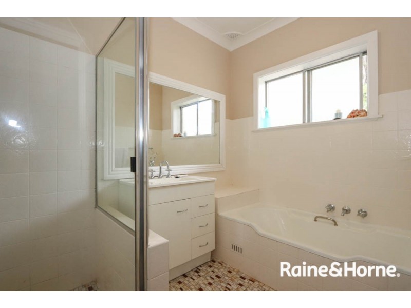 2 Casey Circuit, West Bathurst NSW 2795