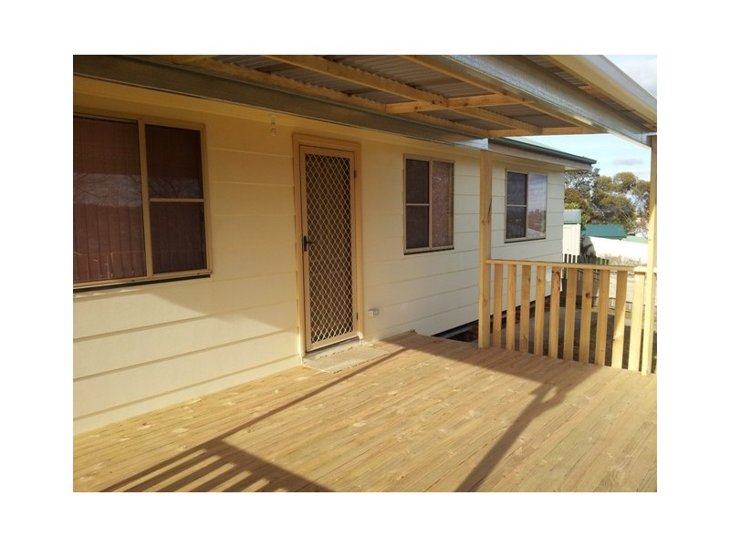 6A Henderson St, Bathurst NSW 2795