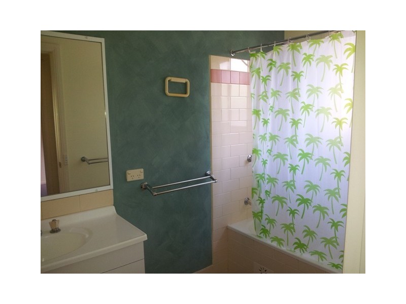 6A Henderson St, Bathurst NSW 2795