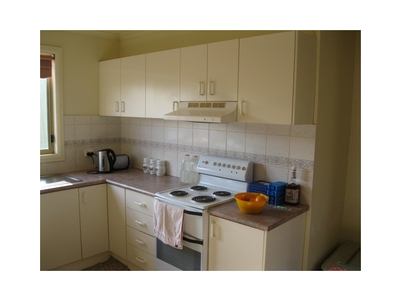 6A Henderson St, Bathurst NSW 2795