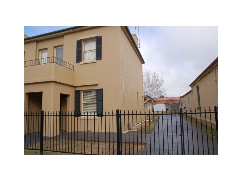 180 Piper St, Bathurst NSW 2795