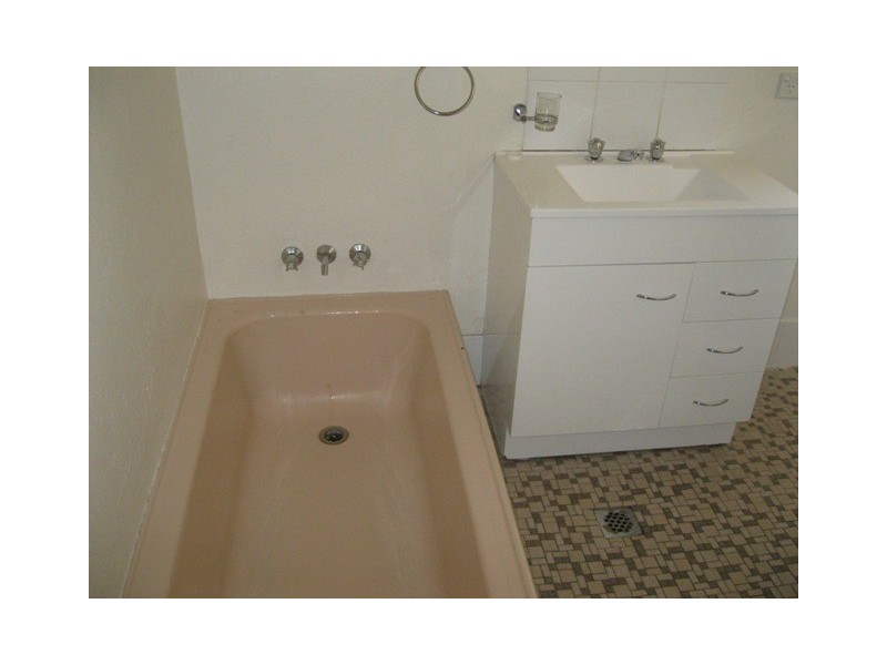 92 Esrom, Bathurst NSW 2795
