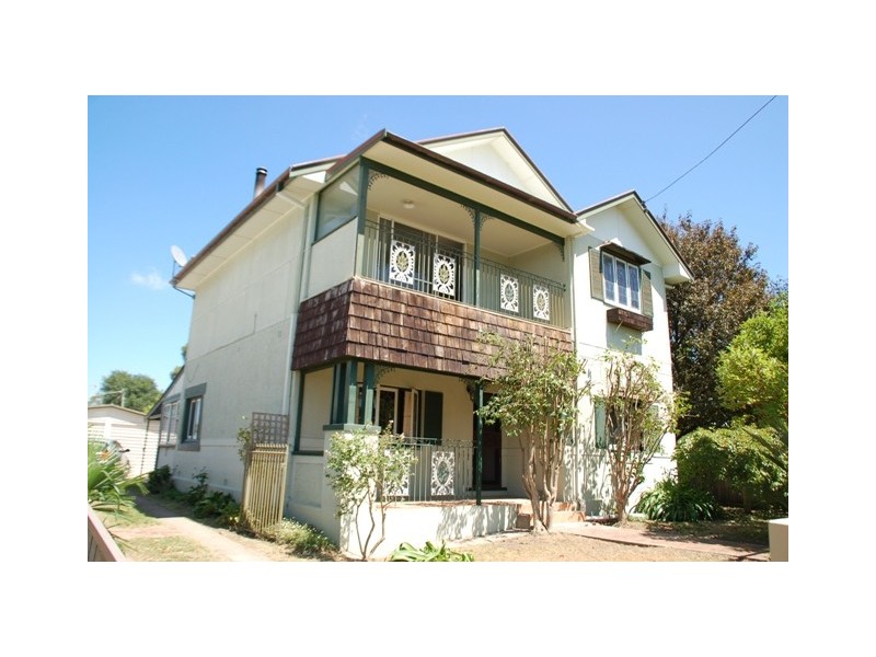 30 Piper St, Bathurst NSW 2795