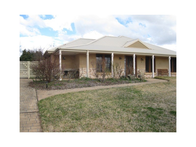 8 honeysuckle, Bathurst NSW 2795