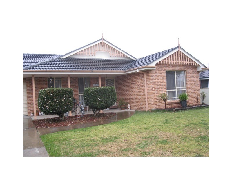 8 Usher cres, Bathurst NSW 2795