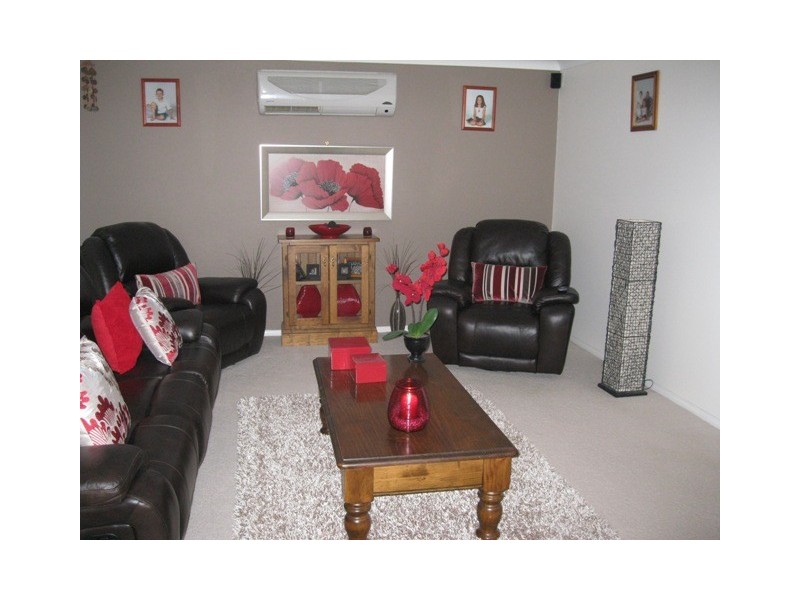 8 Usher cres, Bathurst NSW 2795