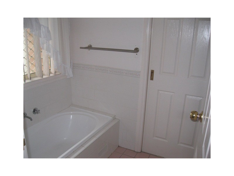 8 Usher cres, Bathurst NSW 2795