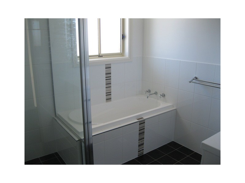 1a Carlyle Ave, Bathurst NSW 2795