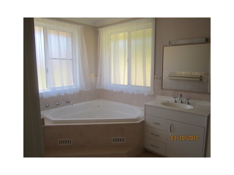 35 Windamere Ln, Bathurst NSW 2795