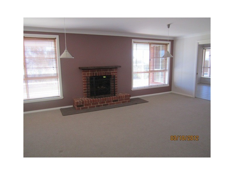 35 Windamere Ln, Bathurst NSW 2795