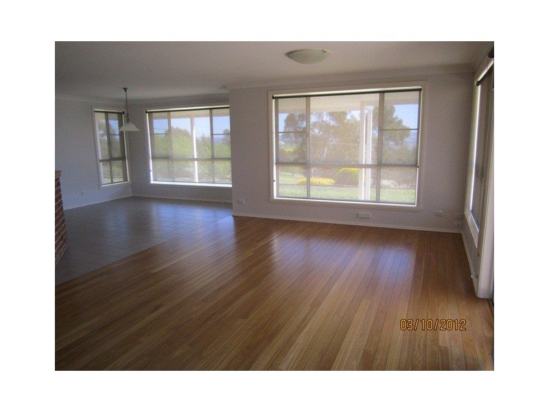 35 Windamere Ln, Bathurst NSW 2795