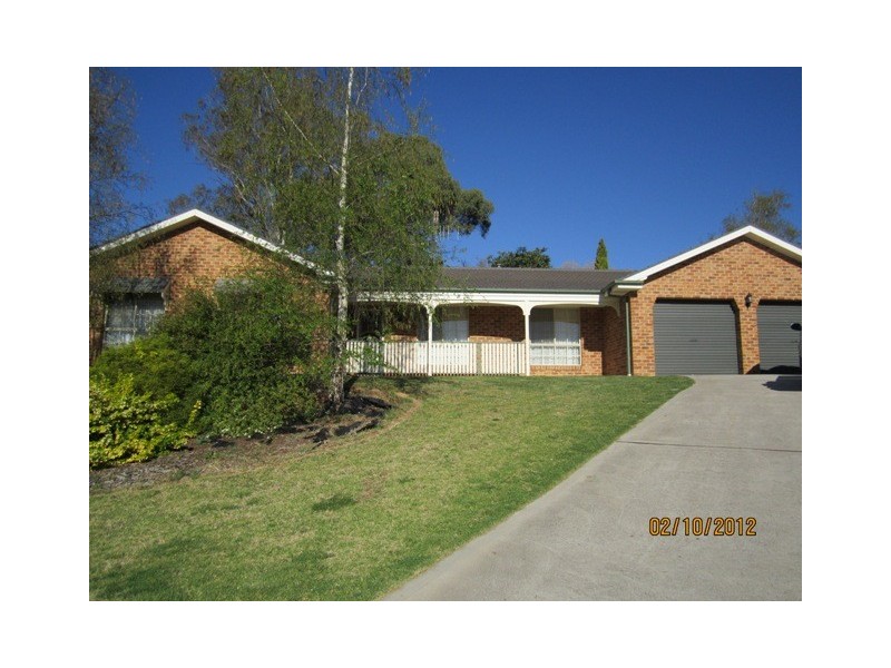 42 Kurumben Pl, Bathurst NSW 2795