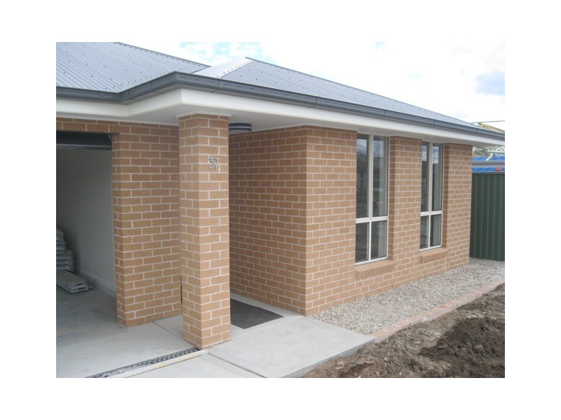 37 Blaxland Drive, Bathurst NSW 2795