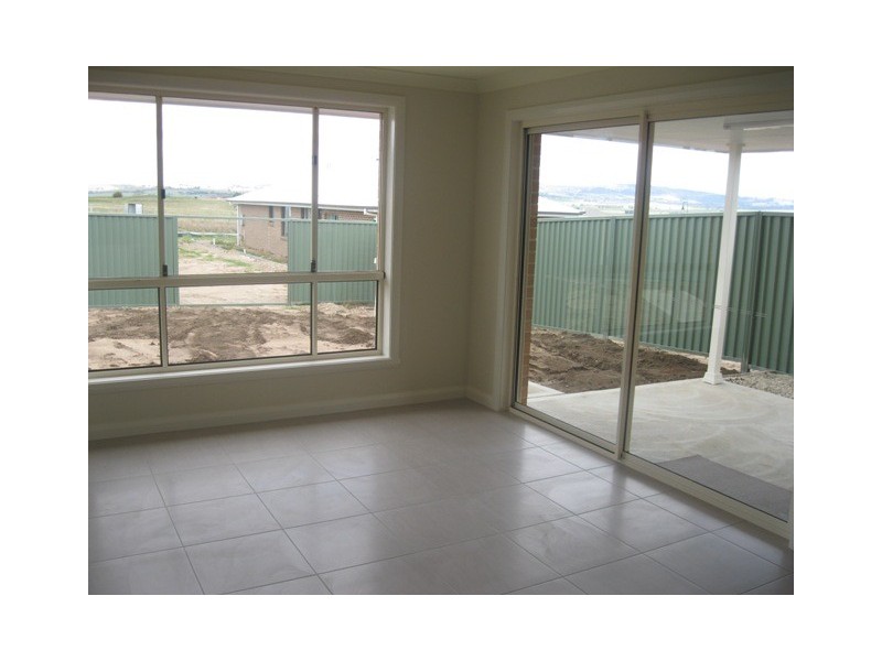 37 Blaxland Drive, Bathurst NSW 2795