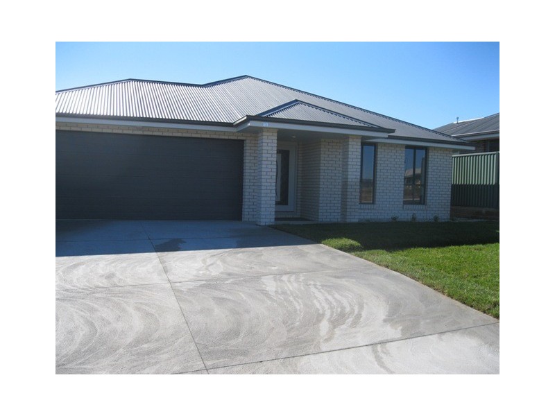 30 Blaxland Drive, Bathurst NSW 2795