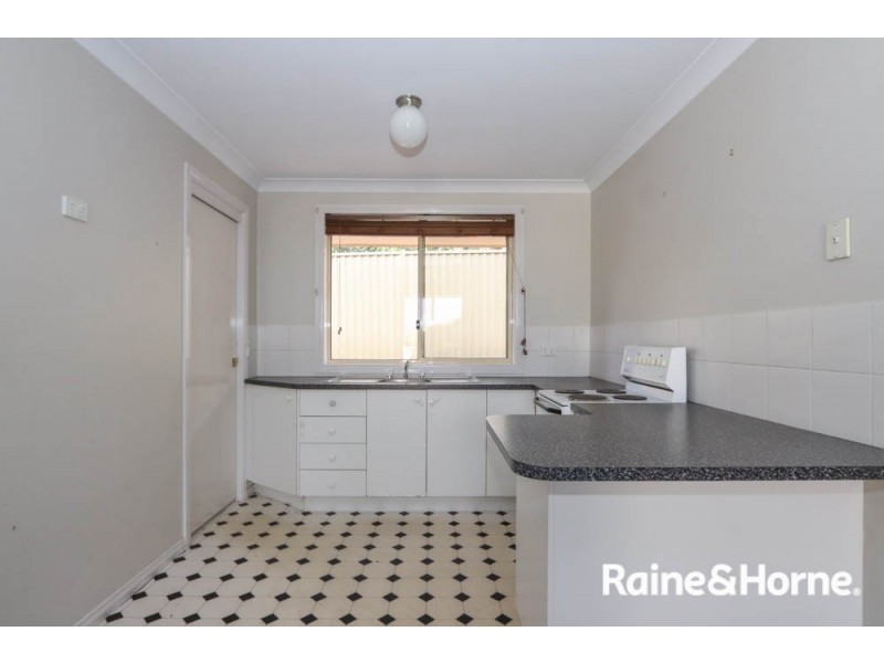 2/256 Durham Street, Bathurst NSW 2795