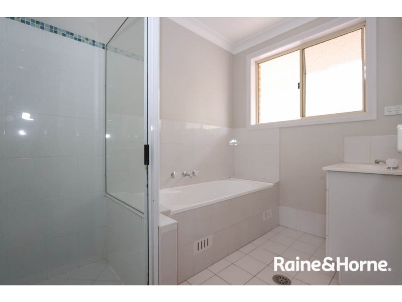 2/256 Durham Street, Bathurst NSW 2795