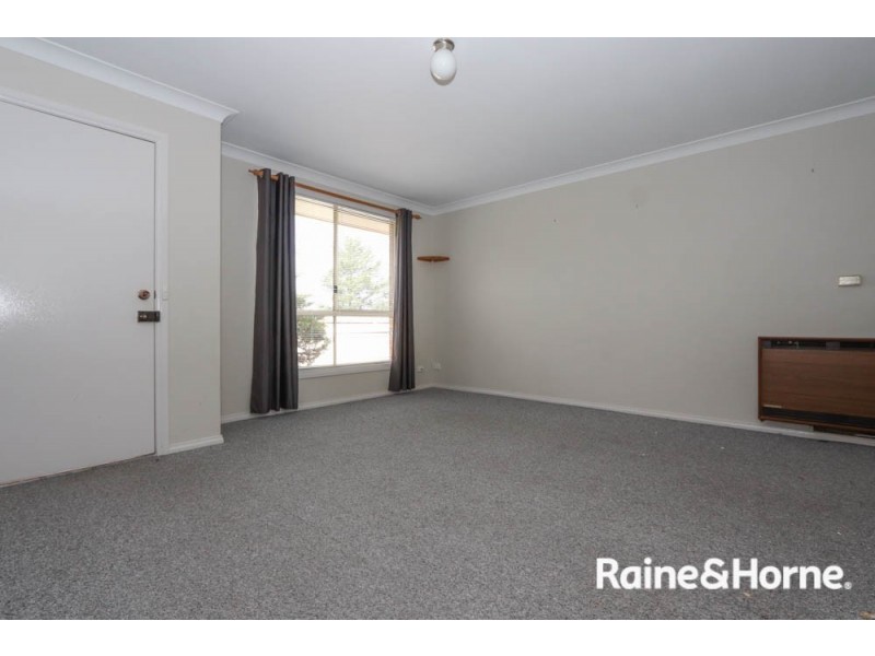 2/256 Durham Street, Bathurst NSW 2795