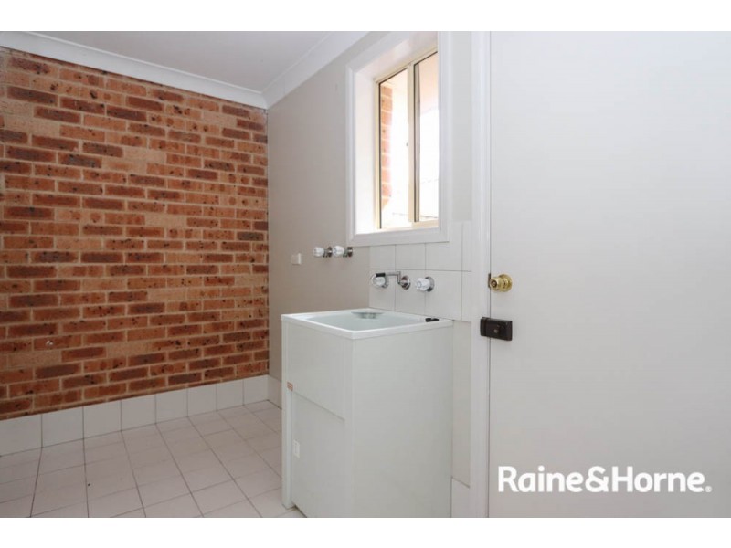 2/256 Durham Street, Bathurst NSW 2795